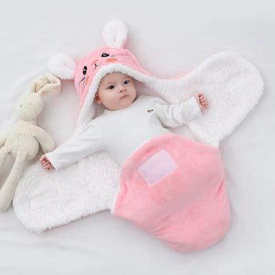 bebe et jouet avec nid d'ange cadoulineo