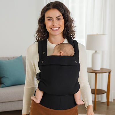 maman et porte bébé naissance portance™