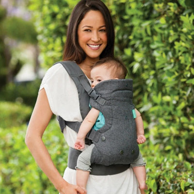 maman portant porte bebe babycarier gris face porteur