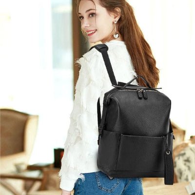 maman portant sac a dos a langer noir eleganssia