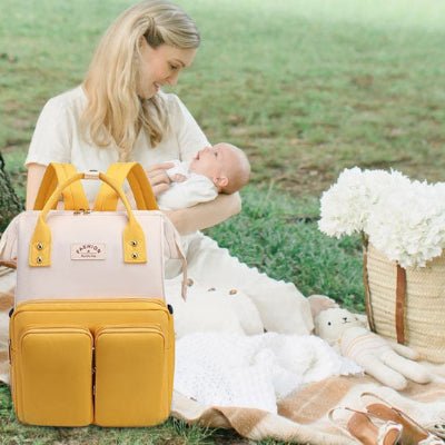 sac à langer à dos jaune avec maman