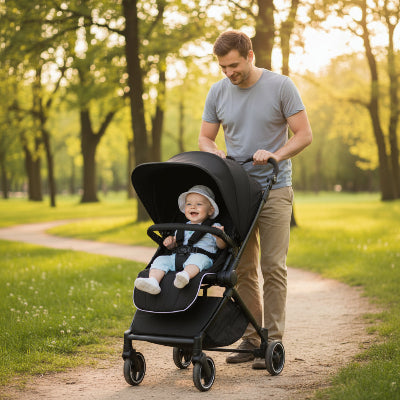 famille en sortie avec ombrelle poussette universelle SolRayna™