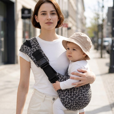 maman avec bebe et écharpe porte bebe Doutresor gris