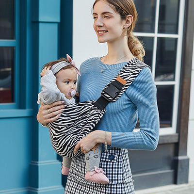 maman avec portage bebe hanche Hancha™ Zébré