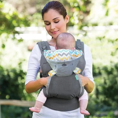 maman avec porte-bébé physiologique bebe face porteur