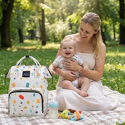maman avec sac à dos langer douserenia™ blanc