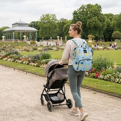 maman avec sac à dos langer douserenia™ bleu clair