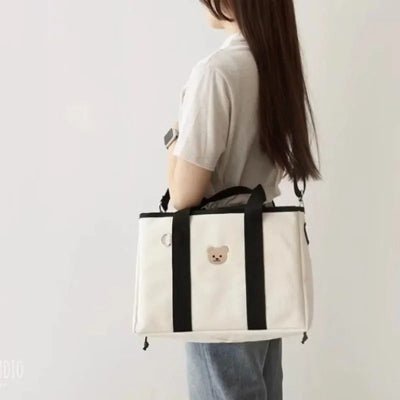 maman avec sac à langer agreallure en bandoulière
