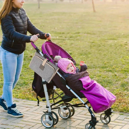 maman avec tapis à langer nomade imperméable veyanoma™