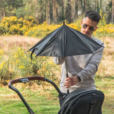 papa avec ombrelles poussettes Soléon™ noir